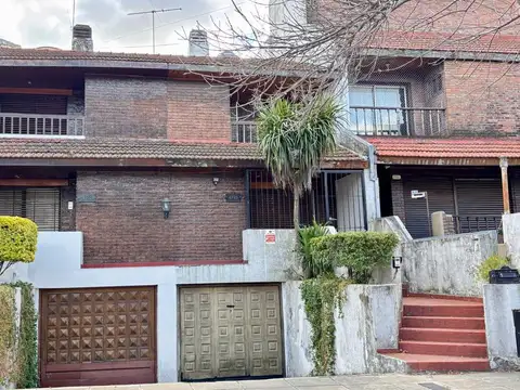 Triplex 5 amb con pileta jardìn y cochera
