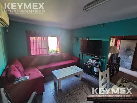 Casa 6 ambientes con 2 baños