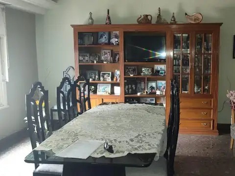 Casa 6 ambientes con 2 baños