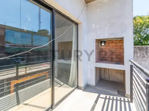 3 AMBIENTES AMPLIO CON PARRILLA HURLINGHAM