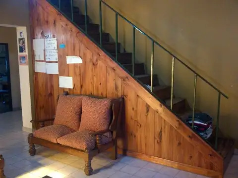 "ESCOBAR" CHALET DE EXCELENTE CONSTRUCCIÓN SOBRE TERRENO DE 840 M2 Y LOCAL AL FRENTE