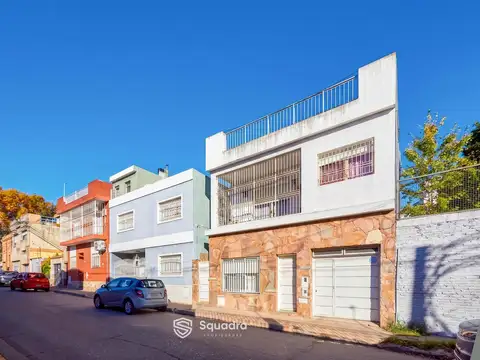 VENTA - Casa tres dormitorios, cochera, patio con pileta y quincho - Barrio Arroyito, Rosario.
