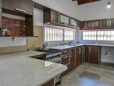 Casa en Alquiler de 4 dormitorios