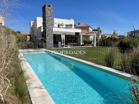Venta de Casa 6 Ambientes en Ayres Plaza, Pilar
