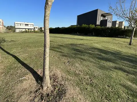 LOTE VENTA 595 M2 INTERNO FRENTE AL LAGO - PUERTOS, ACACIAS