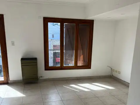 Depto Tipo Casa en Alquiler de 4 ambientes