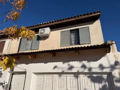 Casa 7 ambientes con 1 baño
