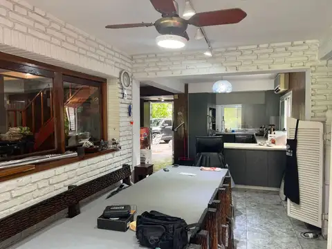 Casa en Alquiler con 3 cocheras