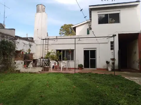 Casa de 5 ambientes con 325m centro de Llavallol
