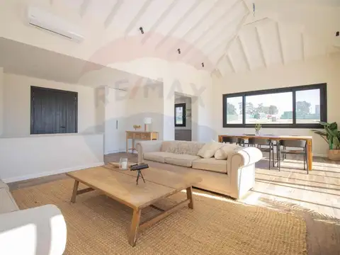 Casa en Venta con 2 cocheras