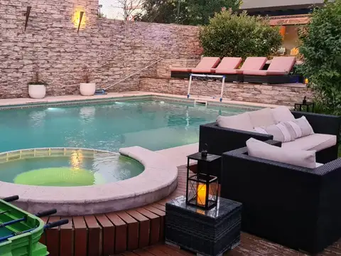 Casa 4 ambientes con 5 baños