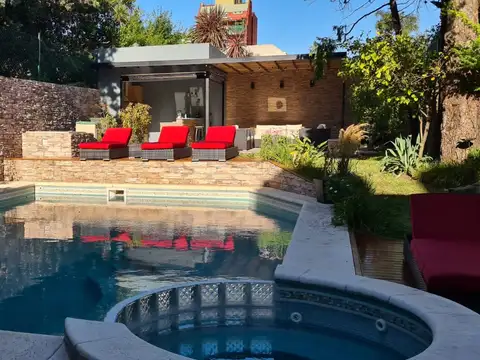 Casa en Venta con 4 cocheras