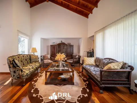 Casa en Venta con 2 cocheras