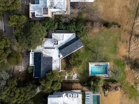Casa en Venta con 2 cocheras