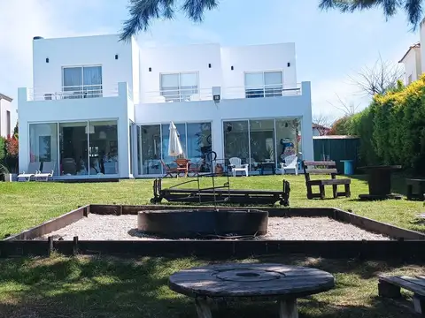Casa en Venta en San Isidro Labrador 3 dormitorios, Villanueva 100