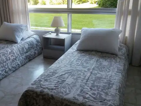 Departamento en Venta en Playa Mansa, USD 265.000