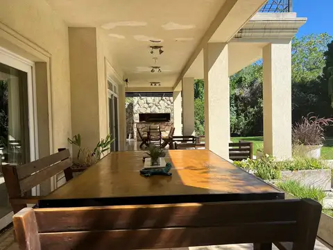 Casa en Venta con 7 cocheras