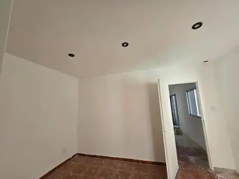 Llavallol 265 , Piso pb