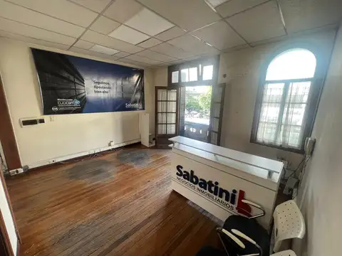 Oficina 3 ambientes con 2 baños