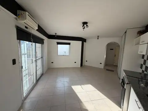 Lisandro Medina 2000, Piso 1