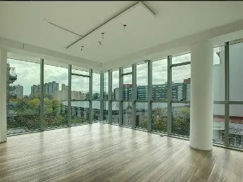 Oficina en Alquiler c/cochera 190m2