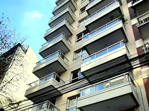 1 Y 1/2 AMB. SUPERFICIE TOTAL 47 M2 AL FRENTE, BALCON ATERRAZADO, AMENITIES, COCHERA OPTATIVA