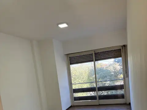 Departamento en Alquiler en Florida Mitre/Este, $ 900.000