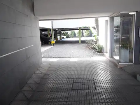 ALQUILER Cochera semicubierta - Banfield Oeste Centro