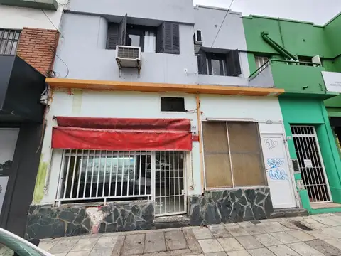 EXCELENTE LOCAL 142 M2 - A 300 MTS. DE LA PLAZA SAN MARTIN - U$D 145.000