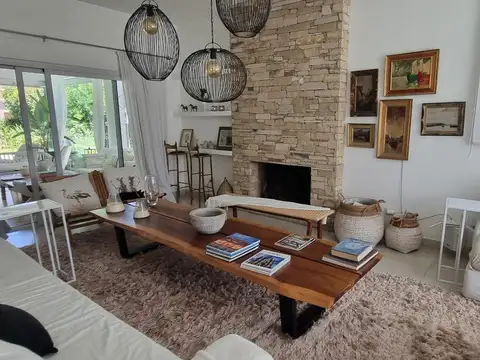 Casa 6 ambientes con 4 baños