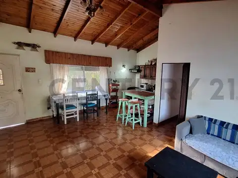 Casa 4 ambientes con 2 baños
