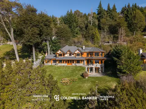 Casa de categoría con bajada al lago en Valle Escondido, San Carlos de Bariloche