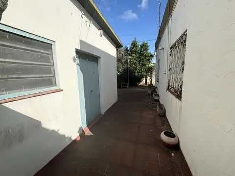 Casa en excelente zona, a 100m de estación Rafael Calzada!