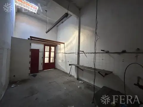 Venta de local con departamento en Monte Chingolo