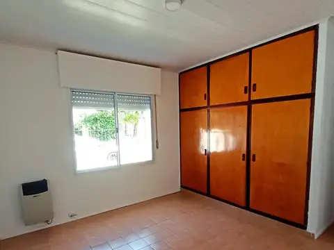Casa en Alquiler con 1 cochera