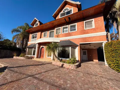 VENTA casa de 6 ambientes c/ escritorio BOATCENTER