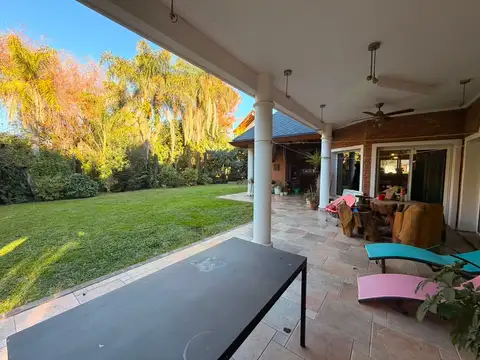 Casa en Venta con 2 cocheras