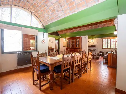 CASA EN VENTA EN CITY BELL PARQUE Y PILETA
