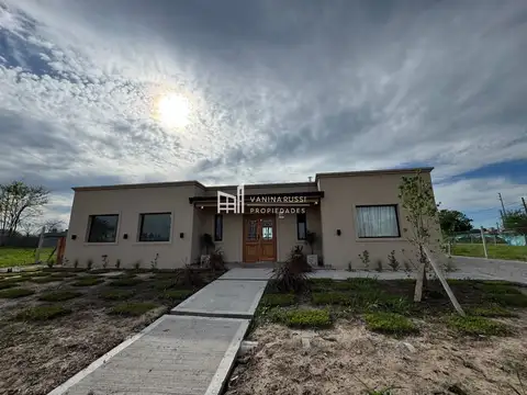 CASA EN VENTA DE 4 AMBIENTES - NUEVO MASCHWITZ