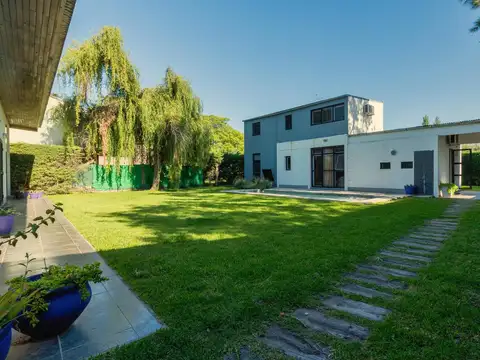 Casa 5 ambientes con 3 baños
