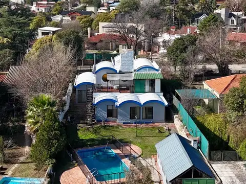 Casa en Venta con 2 cocheras