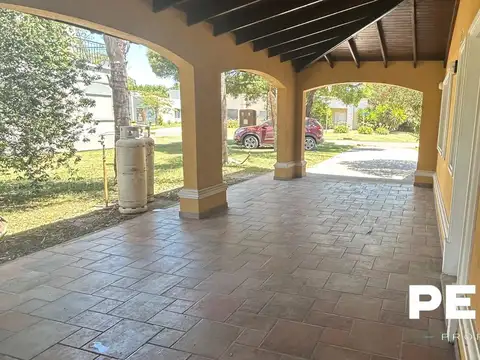 Casa 7 ambientes con 5 baños