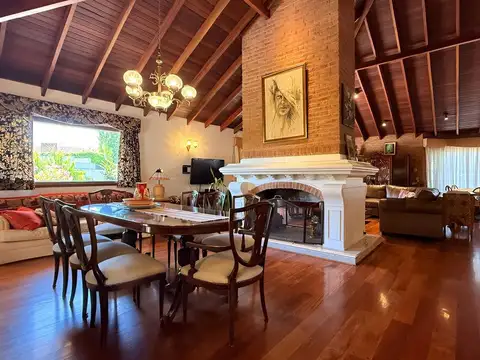 Casa en Venta en Castelar, USD 630.000