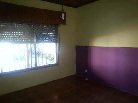 Casa 4 ambientes con 1 baño