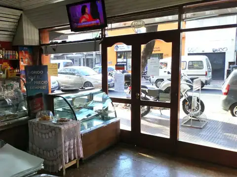 Av. H. Irigoyen al 3000