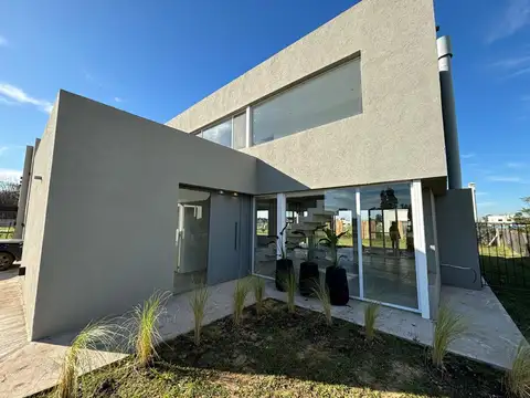 Venta  casa 5 ambientes -  Santo Tomás