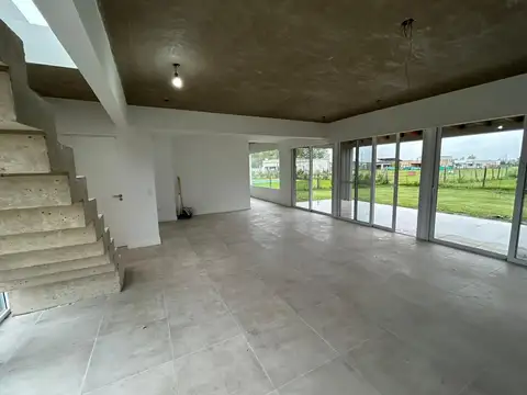 Venta  casa 5 ambientes -  Santo Tomás