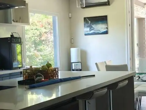 Casa 5 ambientes con 4 baños