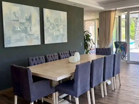 Casa 5 ambientes con 4 baños