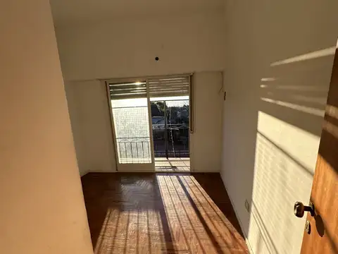 Tonelero 6900, Piso 2